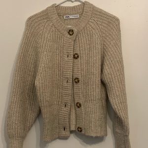 Zara soft wool blend cardigan size small. Make me an offer 🌸